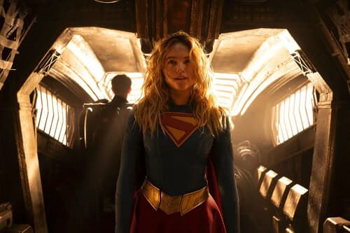 El enemigo más peligroso al que se enfrenta Supergirl no está en su película: es el poderío combinado de dos gigantes animados