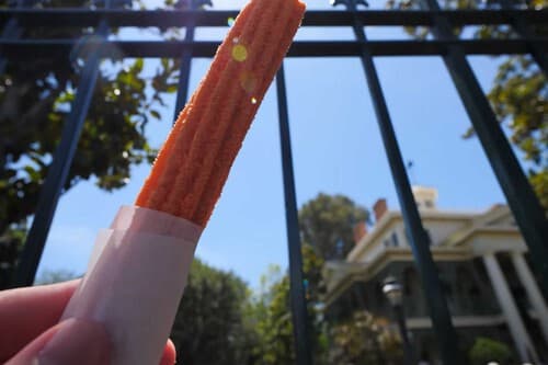 Hasta hace poco Disney ganaba más vendiendo churros en Disney World que con tus películas favoritas. Cómo los parques han transformado a la compañía