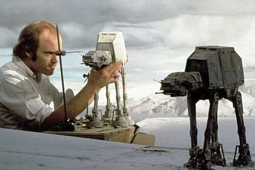 Tras 40 años de magia, Phil Tippett cierra el estudio que vio nacer la edad de oro de los efectos visuales: "Moriré con la espada en la mano"  