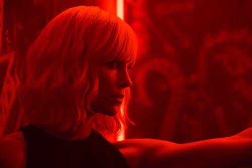 "En diez años, la IA podrá hacer su trabajo". Charlize Theron carga contra Thimothée Chalamet por su menosprecio al ballet y la ópera 