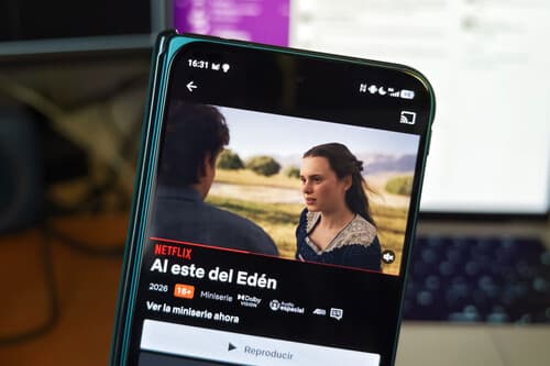 Hoy llega uno de los estrenos más importantes de Netflix. Son siete episodios y detrás hay un clásico enorme 