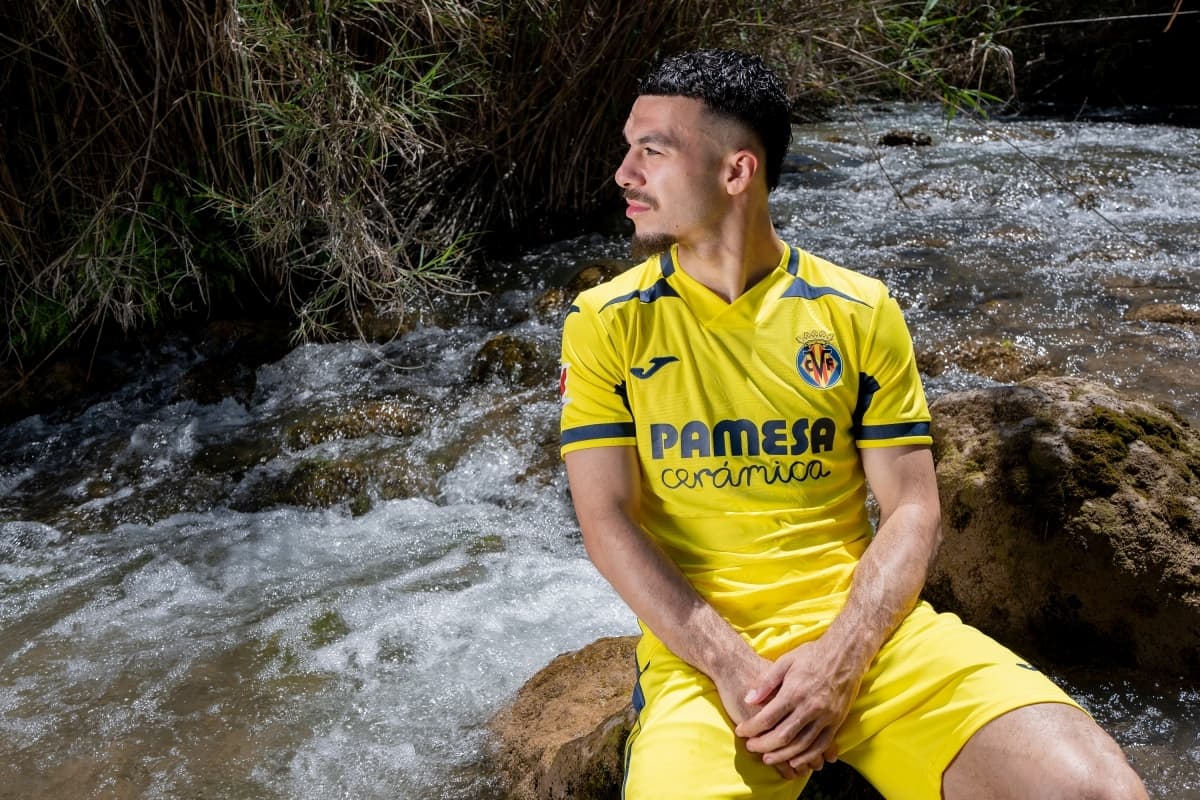 El Villarreal presenta su nueva piel con el agua y Mikautadze como protagonistas
