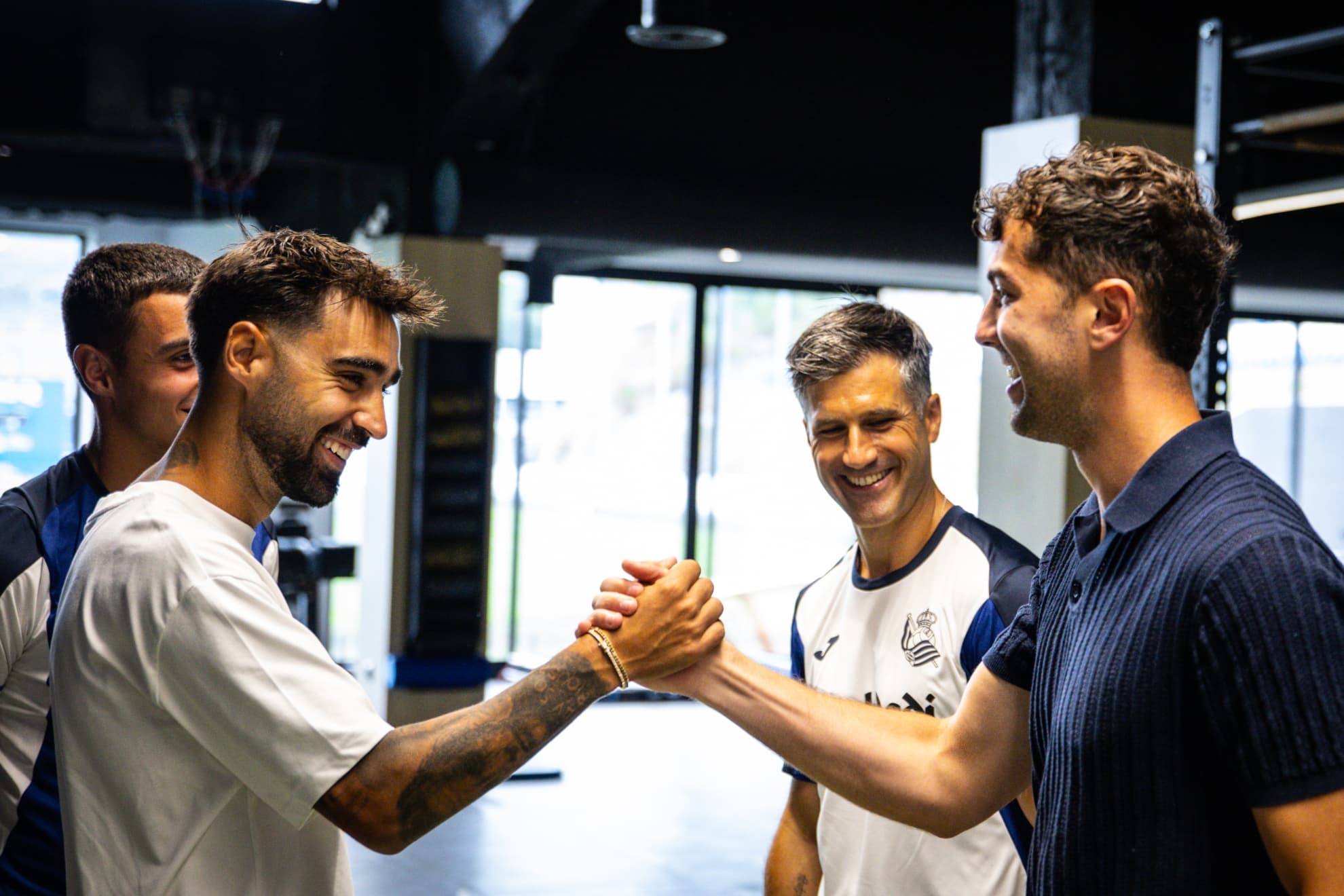 Brais Méndez se despide de sus ya ex compañeros de la Real en Zubieta